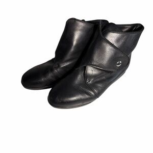 Blondo Waterproof Black Leather Made In Canada Ankle Booties Sz 7.5